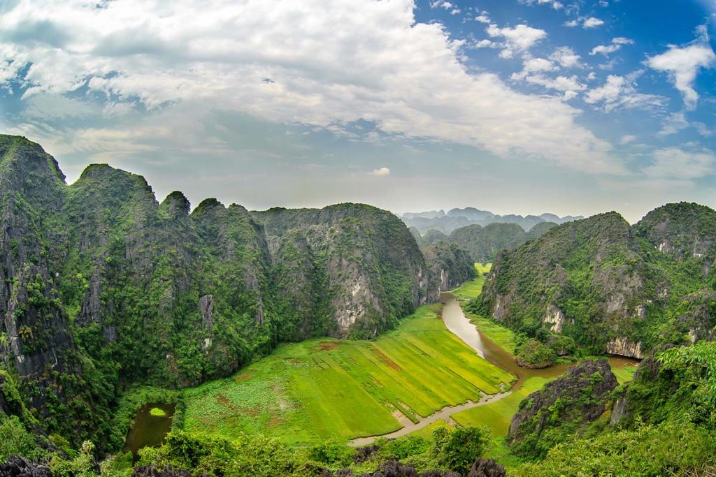 Núi Non Nước (Dục Thúy Sơn) – Bản Giao Hưởng Sơn Thủy Giữa Lòng Cố Đô Ninh Bình